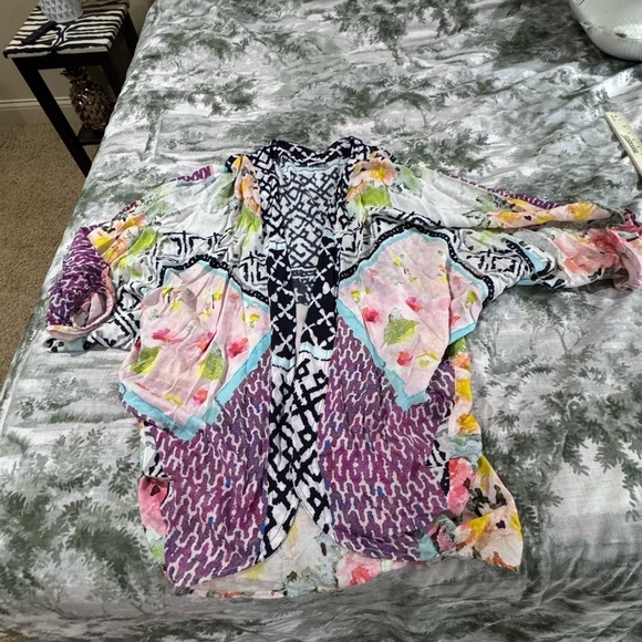 SAACHI Monochrome Geometric Kimono - Picture 5 of 7